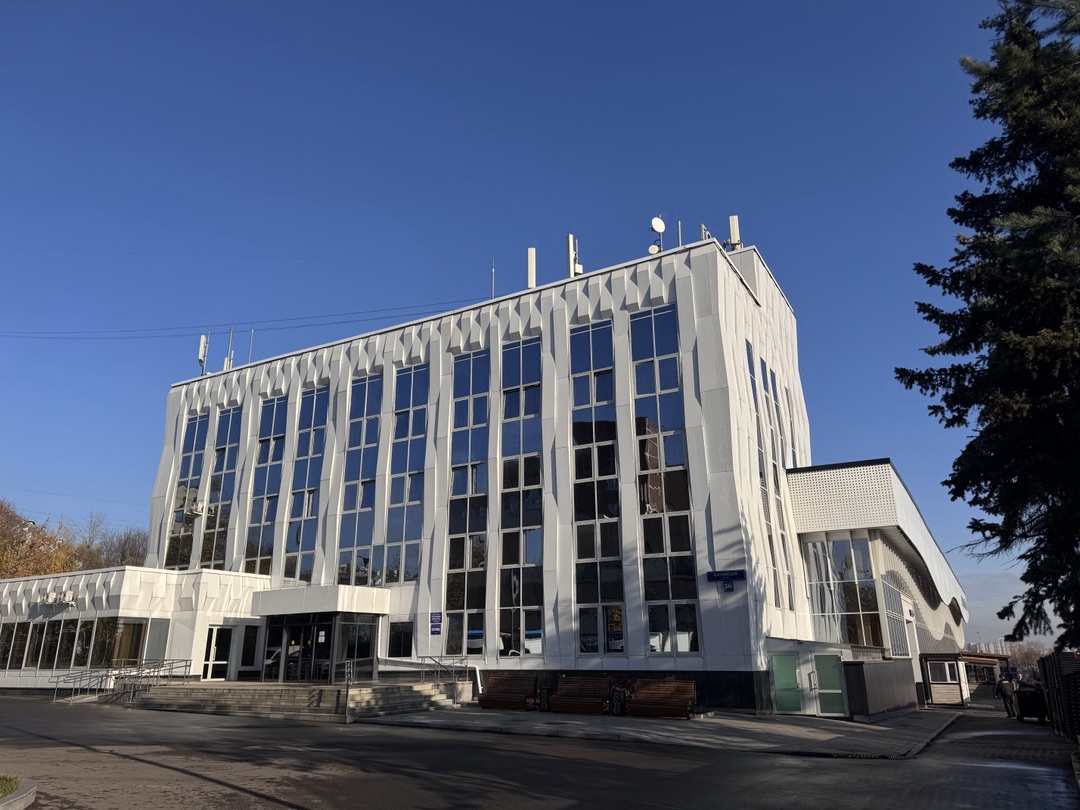 Рядом с метро